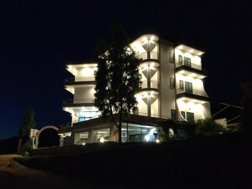 Hotel Artisti Vlore Exterior photo